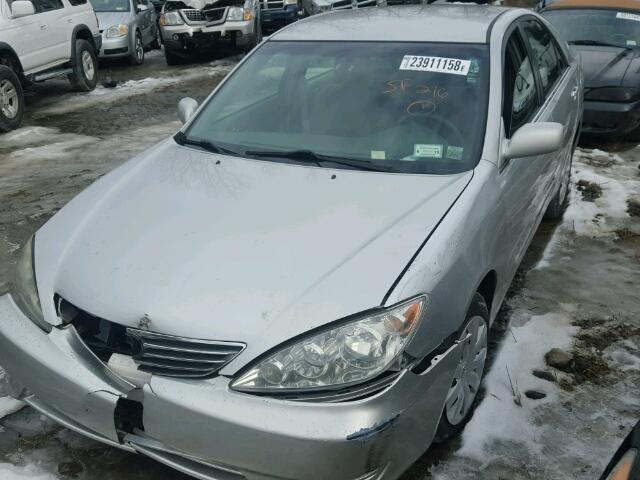 4T1BE32K95U537942 - 2005 TOYOTA CAMRY LE SILVER photo 2