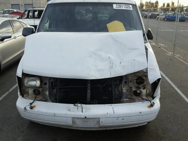 1GCDM19W0WB176322 - 1998 CHEVROLET ASTRO WHITE photo 9