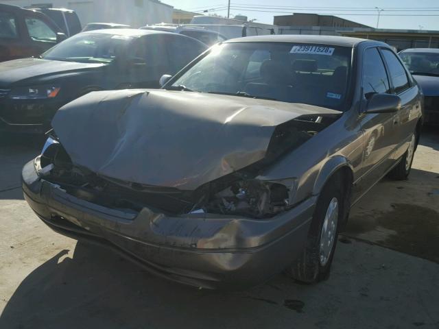 JT2BG22K5X0322120 - 1999 TOYOTA CAMRY LE GRAY photo 2