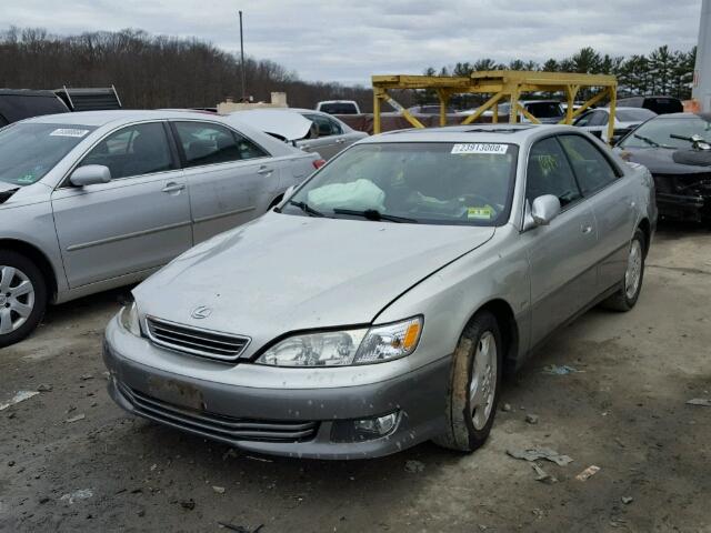 JT8BF28G9Y0280399 - 2000 LEXUS ES 300 SILVER photo 2