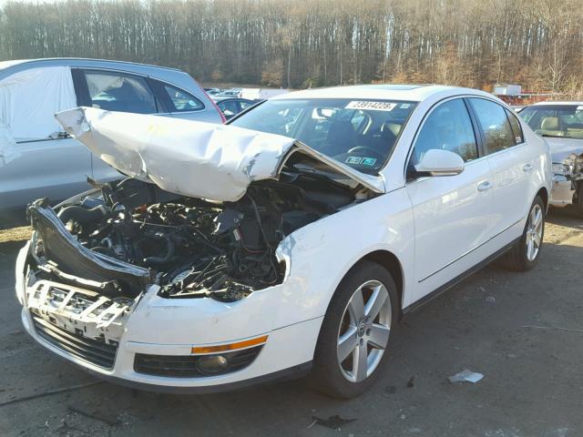 WVWJK73C59P004983 - 2009 VOLKSWAGEN PASSAT TUR WHITE photo 2