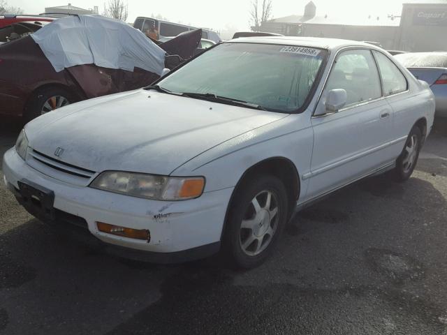 1HGCD7259SA009801 - 1995 HONDA ACCORD EX WHITE photo 2