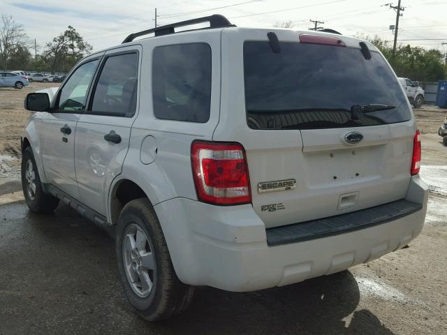 1FMCU0D74AKD09710 - 2010 FORD ESCAPE XLT WHITE photo 3