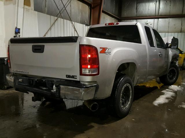 2GTEK19JX81301571 - 2008 GMC SIERRA K15 SILVER photo 4