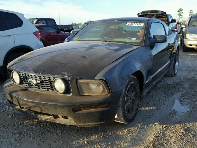 1ZVHT80N265122937 - 2006 FORD MUSTANG BLACK photo 2