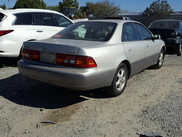 JT8BF28G0W0130100 - 1998 LEXUS ES 300 SILVER photo 4