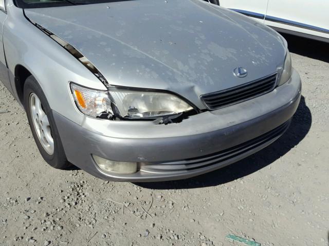 JT8BF28G0W0130100 - 1998 LEXUS ES 300 SILVER photo 9