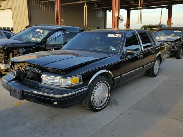 1LNLM82WXVY737163 - 1997 LINCOLN TOWN CAR S BLACK photo 2