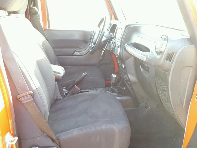 1C4HJWDG6FL550868 - 2015 JEEP WRANGLER U RED photo 5