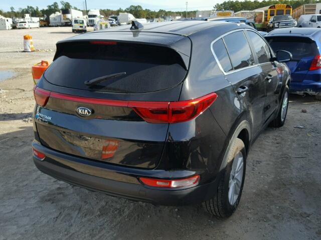 KNDPMCAC7H7109376 - 2017 KIA SPORTAGE L BLACK photo 4