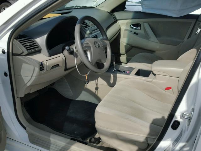 4T4BE46K79R096324 - 2009 TOYOTA CAMRY BASE WHITE photo 5
