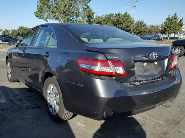 4T4BF3EK7BR216394 - 2011 TOYOTA CAMRY BASE GRAY photo 3