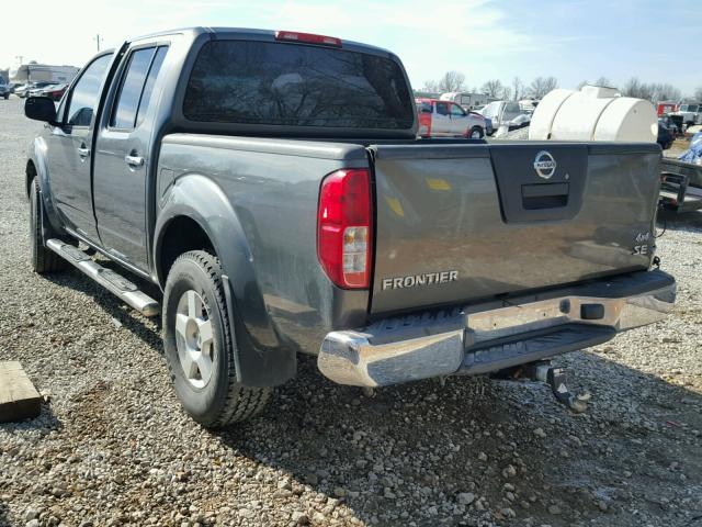 1N6AD07W85C405688 - 2005 NISSAN FRONTIER C GRAY photo 3