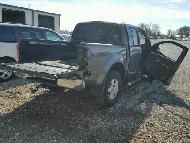 1N6AD07W85C405688 - 2005 NISSAN FRONTIER C GRAY photo 4