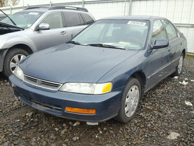 1HGCD5633VA212037 - 1997 HONDA ACCORD LX GREEN photo 2