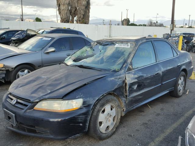 1HGCG165X1A049768 - 2001 HONDA ACCORD EX BLACK photo 2