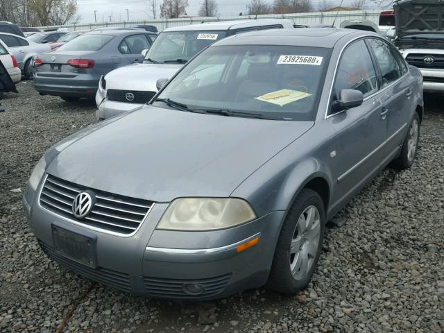 WVWRH63BX2P369443 - 2002 VOLKSWAGEN PASSAT GLX GRAY photo 2