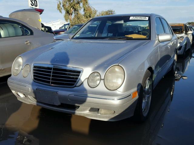 WDBJF70J71B224679 - 2001 MERCEDES-BENZ E 430 SILVER photo 2