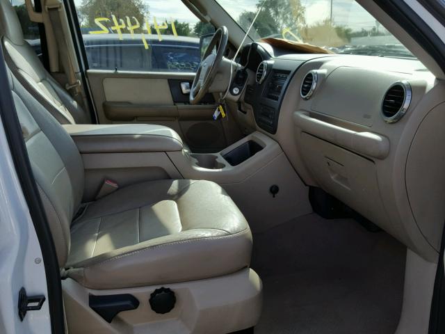 1FMRU17W34LB31726 - 2004 FORD EXPEDITION WHITE photo 5