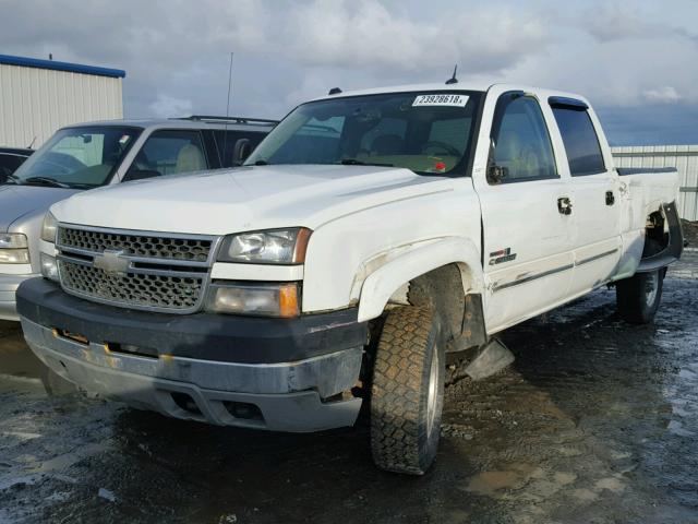 1GCHK23295F824721 - 2005 CHEVROLET SILVERADO WHITE photo 2