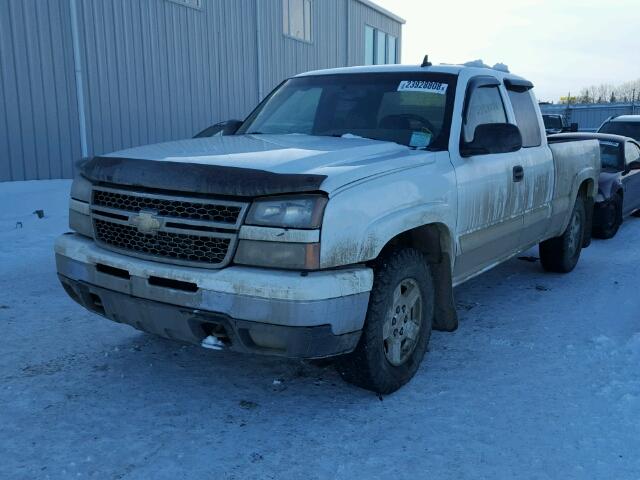 2GCEK19B171112069 - 2007 CHEVROLET SILVERADO WHITE photo 2