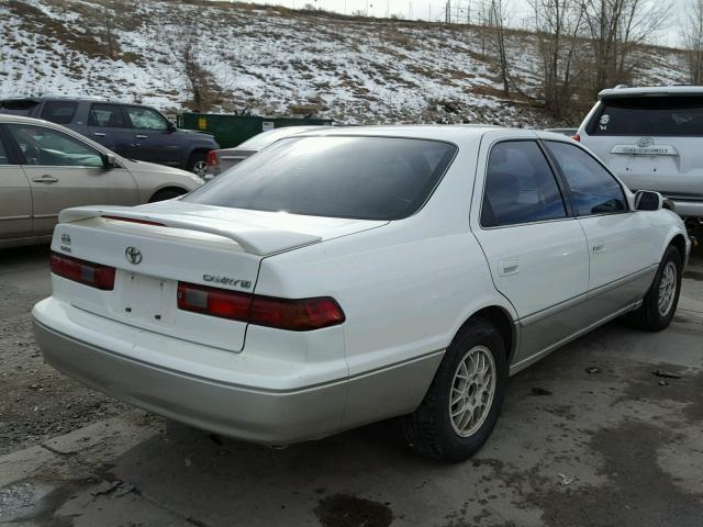 JT2BG28K4X0356217 - 1999 TOYOTA CAMRY LE WHITE photo 4