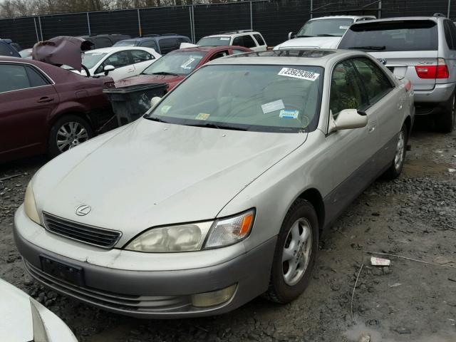 JT8BF28G5W5013826 - 1998 LEXUS ES 300 BEIGE photo 2