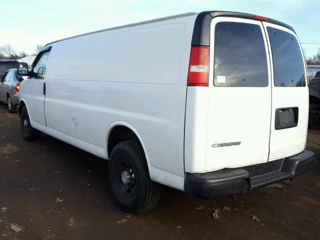 1GCGG29K881141902 - 2008 CHEVROLET EXPRESS G2 WHITE photo 3