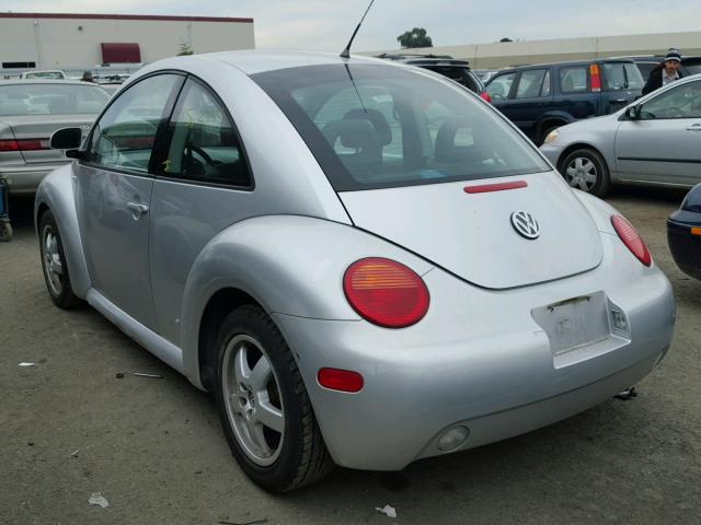 3VWCC21C1XM467974 - 1999 VOLKSWAGEN NEW BEETLE SILVER photo 3