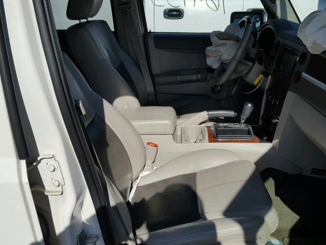 1J8HH58N38C180473 - 2008 JEEP COMMANDER WHITE photo 5