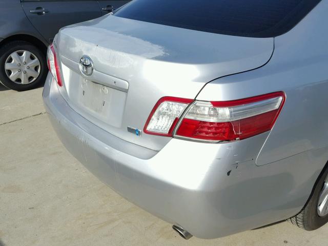 JTNBB46K783047602 - 2008 TOYOTA CAMRY HYBR SILVER photo 9