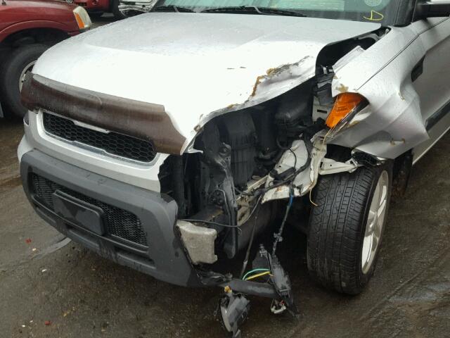 KNDJT2A25A7084770 - 2010 KIA SOUL SILVER photo 9