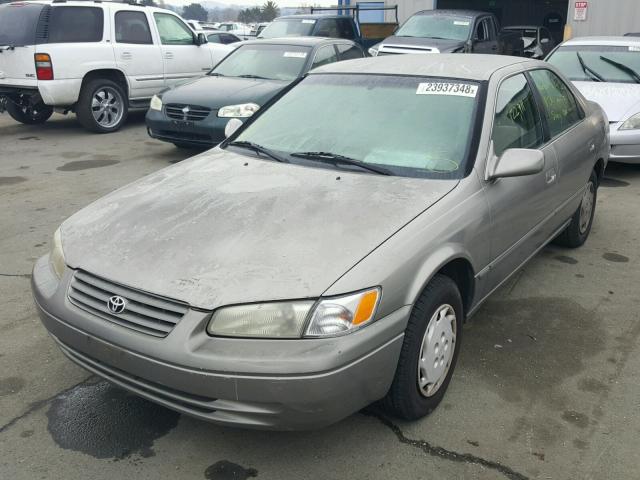 JT2BG22K2V0054110 - 1997 TOYOTA CAMRY LE TAN photo 2