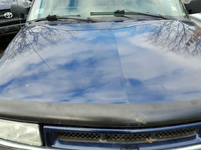 1GCDT19W318102675 - 2001 CHEVROLET S TRUCK S1 BLUE photo 7