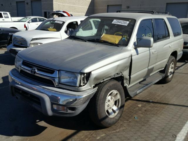 JT3GN86R320227937 - 2002 TOYOTA 4RUNNER SR SILVER photo 2