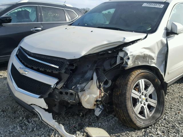 1GNKRGED6CJ333926 - 2012 CHEVROLET TRAVERSE L WHITE photo 9