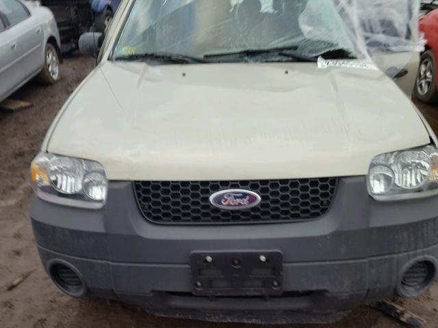 1FMYU02Z05DA15953 - 2005 FORD ESCAPE XLS TAN photo 7