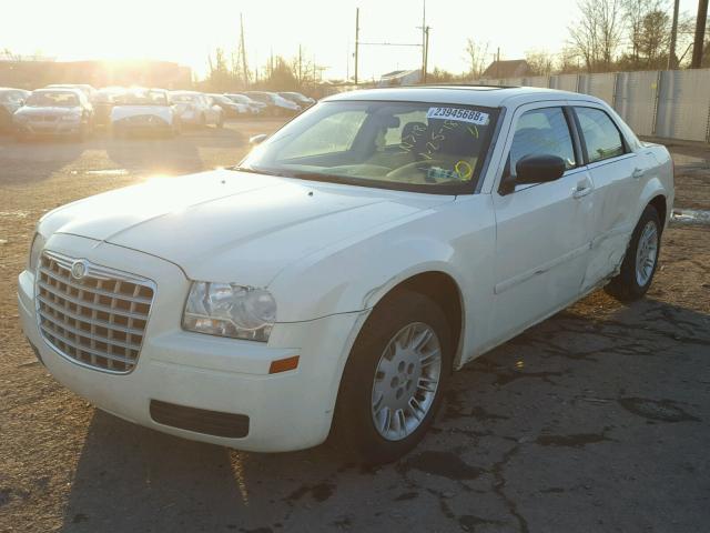 2C3KA43R36H170367 - 2006 CHRYSLER 300 WHITE photo 2