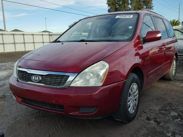 KNDMG4C79C6439289 - 2012 KIA SEDONA LX RED photo 2