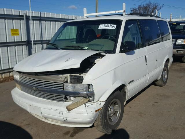 1GNDM19W31B123663 - 2001 CHEVROLET ASTRO WHITE photo 2