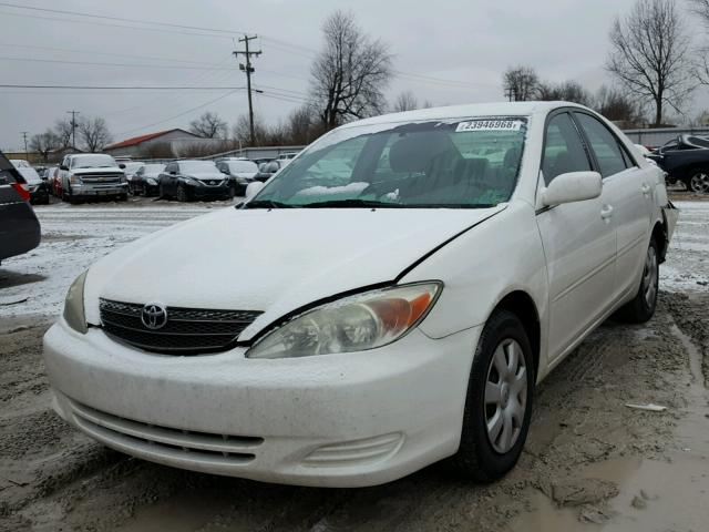 4T1BE32K74U370219 - 2004 TOYOTA CAMRY LE WHITE photo 2