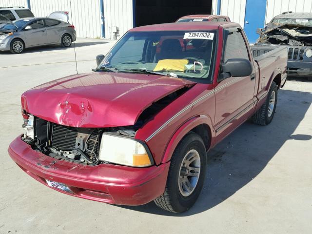 1GTCS145628154719 - 2002 GMC SONOMA RED photo 2