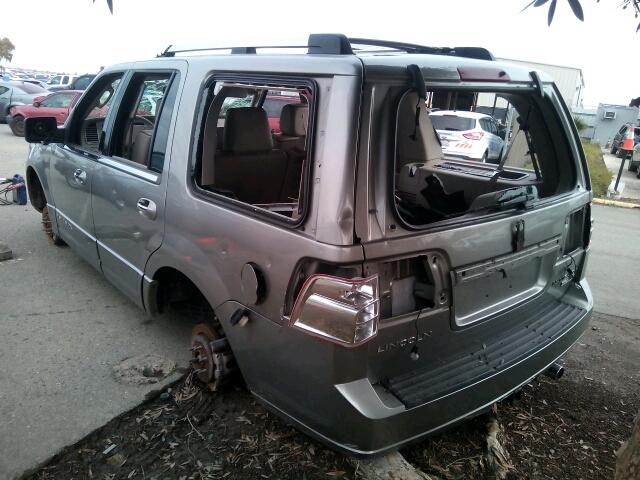 5LMFU28538LJ03829 - 2008 LINCOLN NAVIGATOR 银色 照片 3