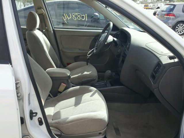 KMHDN46DX5U026850 - 2005 HYUNDAI ELANTRA GL WHITE photo 5