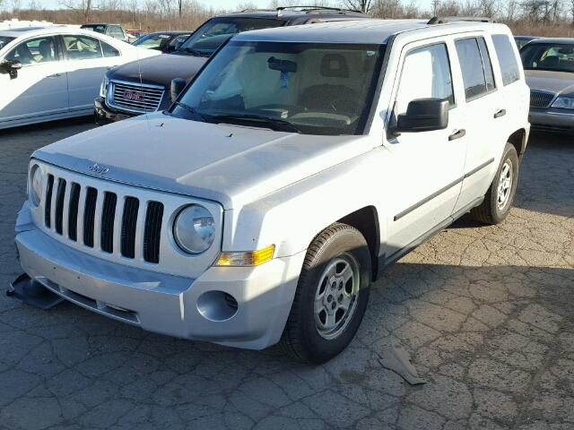 1J8FF28W88D543526 - 2008 JEEP PATRIOT SP SILVER photo 2