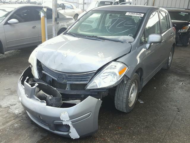 3N1BC13E58L389426 - 2008 NISSAN VERSA S GRAY photo 2