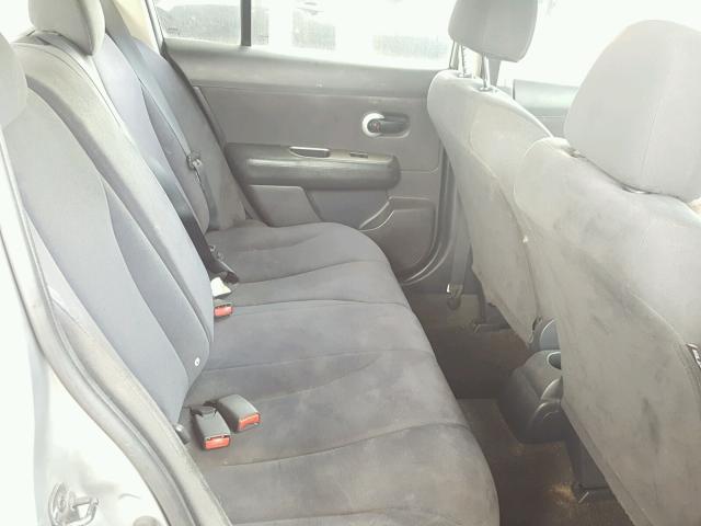 3N1BC13E58L389426 - 2008 NISSAN VERSA S GRAY photo 6