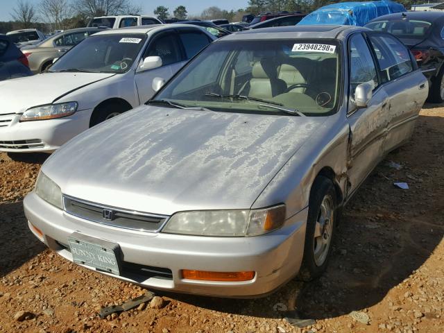 1HGCD5601VA058997 - 1997 HONDA ACCORD SE SILVER photo 2