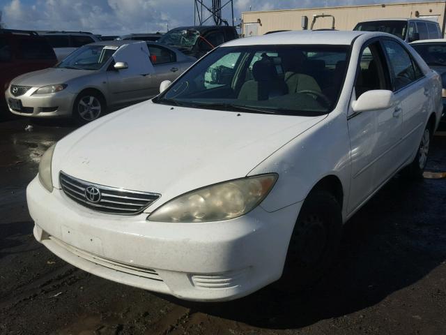 4T1BE32K75U567151 - 2005 TOYOTA CAMRY LE WHITE photo 2