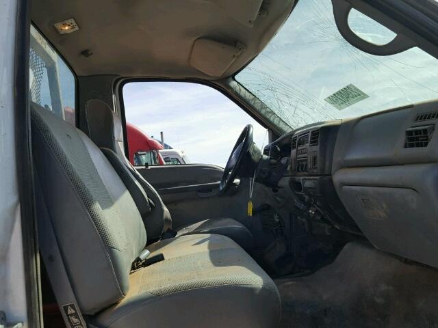 3FRNF65954V682856 - 2004 FORD F650 SUPER WHITE photo 5